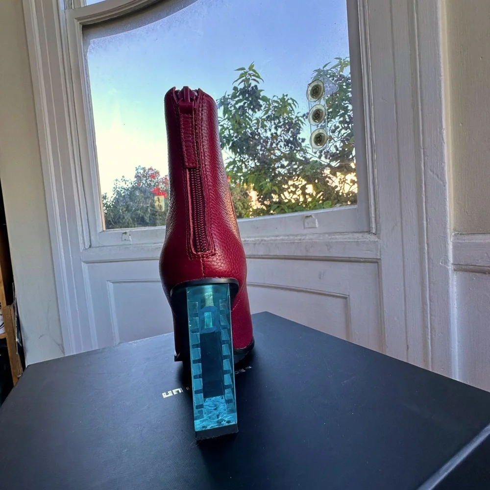 Unique UN Hi Rise Bootie Hi. Bloodstone Color - Picture 4 of 5